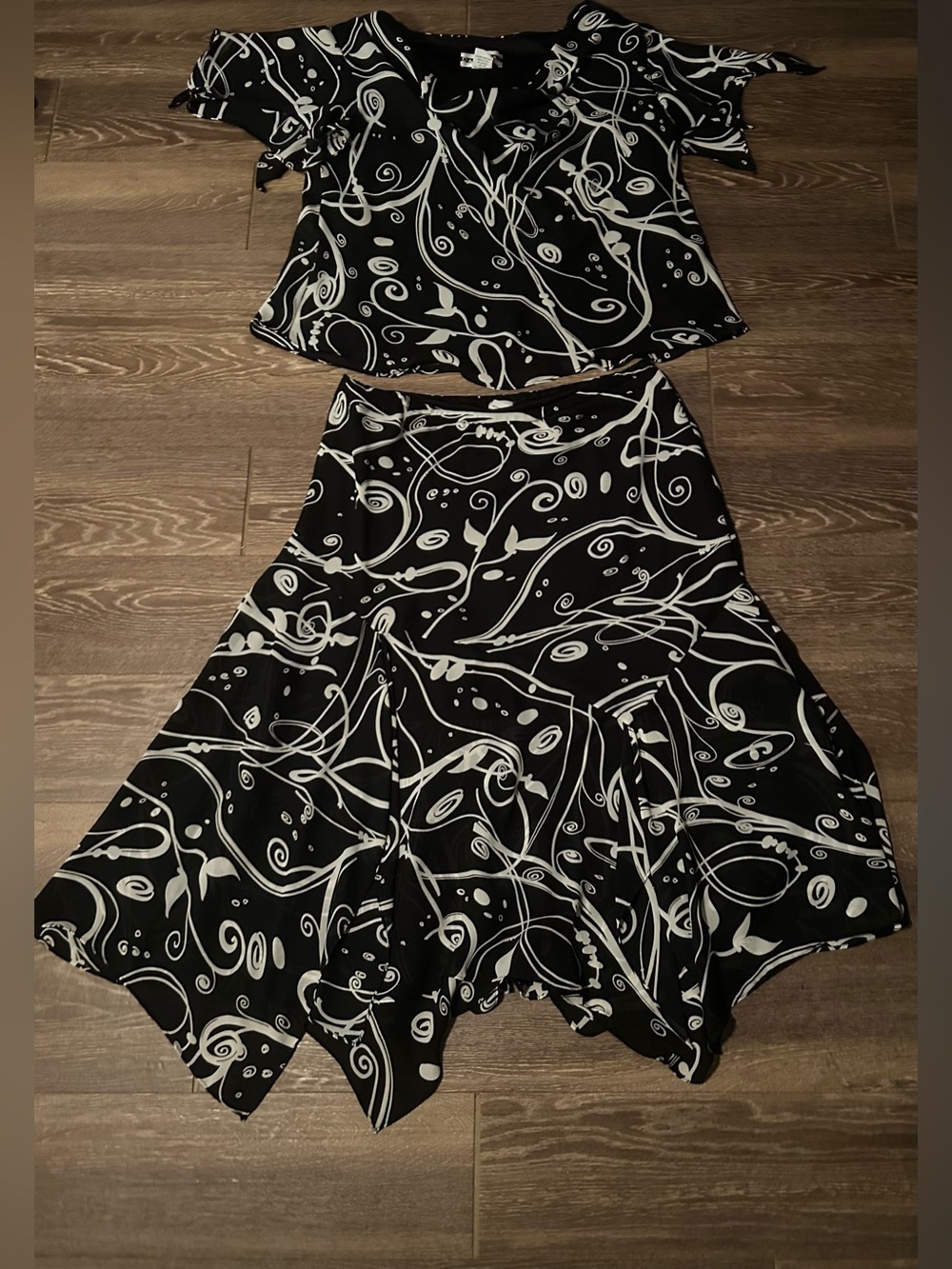 Black & White Swirl Print Women's two piece